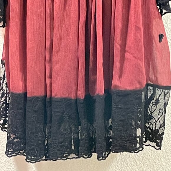 NEW, AMERICAN GLAMOUR Babydoll Short Sleeve Lace Trim Flowy Blouse, Burgundy - M - Picture 3 of 12